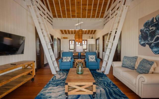 Athena's Mahogany House by the Bay 4 Bedroom/2 Bathroom