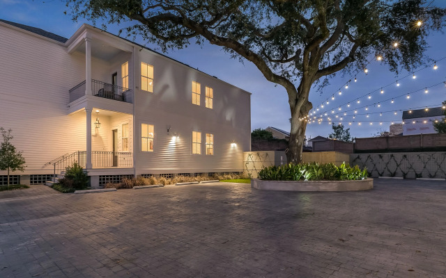 Residences Du Carondelet by Hosteeva