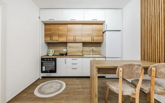 Coastal Chic 2 BDR Apartment