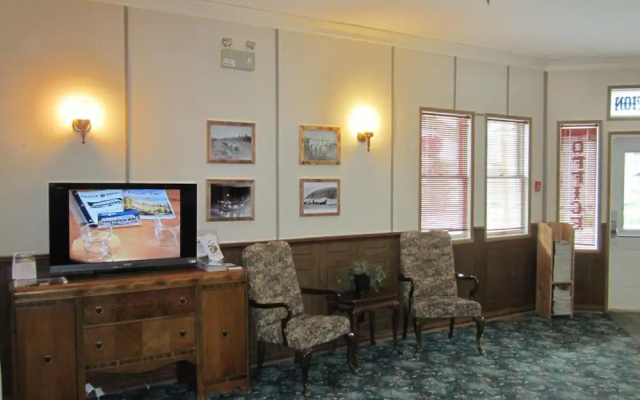 Triple J Hotel & Cabins