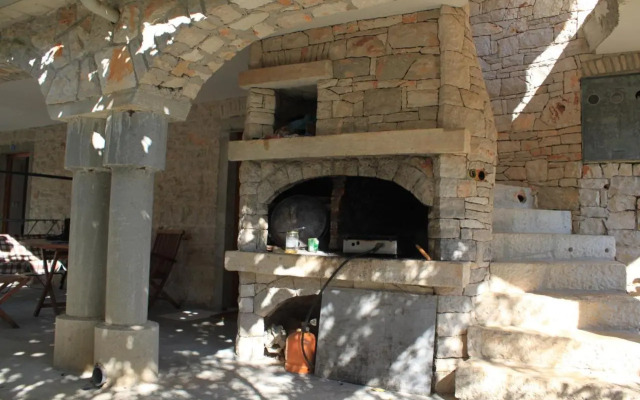 Studio Basanija 7148a