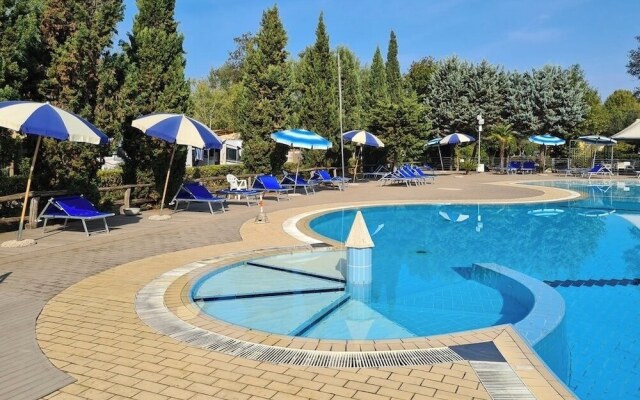 Comfortable Campsite-chalet G12 Tuscany Near sea