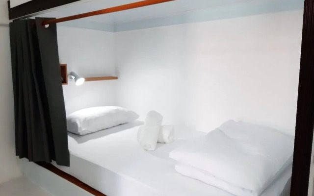 OYO 544 Sleep Sloth Hostel