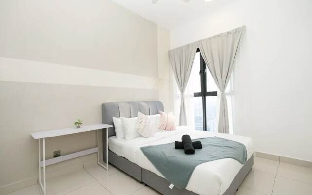 Cozy Skyline Retreat Trion KL - Level 63
