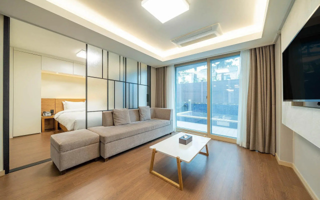 Chungchoho Best Hotel