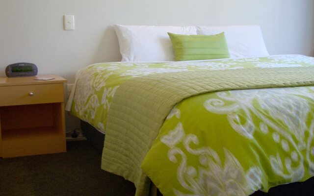 Tudor Court Motel