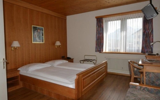 Hotel Terminus – Guest Rooms – Samedan