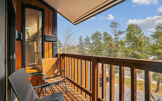 4 O'clock Lodge A16 1 Bedroom Condo by RedAwning