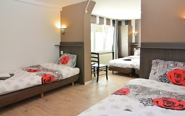 Snug Holiday Home With Storage, Roof Terrace, Private Garden