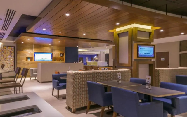 Holiday Inn Express & Suites Miami Airport East by IHG
