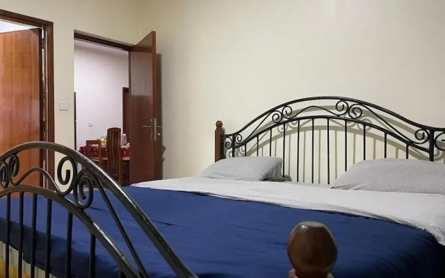 The Mugabi's Spacious Private Room