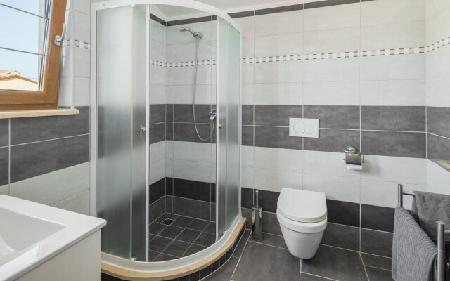 Amazing Home in Liznjan With Wifi and 2 Bedrooms