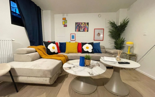One Lux Stay Near Antwerp Central - Studio Apartment
