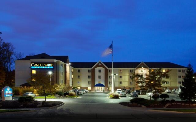 Sonesta Simply Suites Cleveland North Olmsted Airport