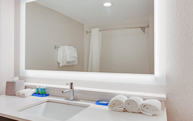 Holiday Inn Express Hotel & Suites Ft Lauderdale Airport/Cru by IHG - Image 7