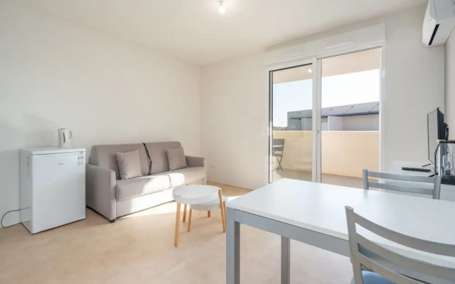 Seaside Stay for Two Guests