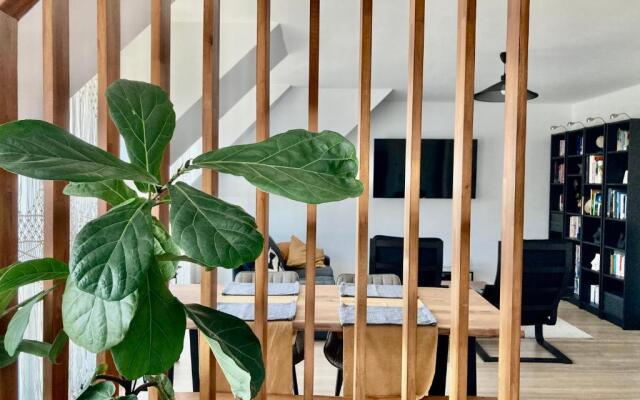 Comfy flat 7 min away from Disney