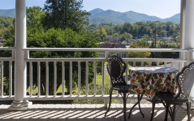 Calhoun House Inn & Suites