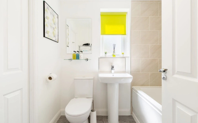 Sherlock Modern Home by Svelte Living