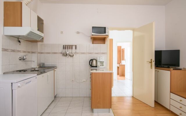 A1-apt w. Shared Pool & Balcony,next to the Beach