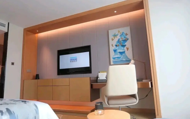 Serene Yuhua Hotel
