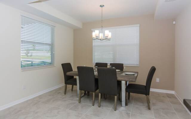 Fabulous Apartment with balcony at Storey Lake 272977