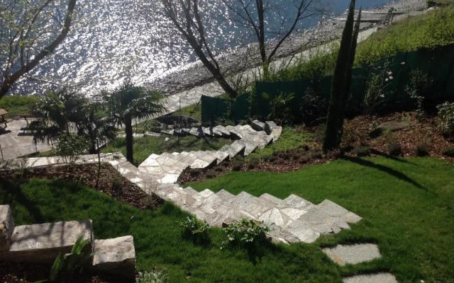 Lakefront Villa La Dolce Vita