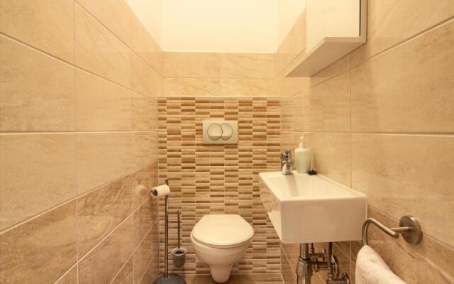Luxury Villa Olivia with pool , 200m from the beach