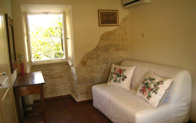 Adamantia Hotel