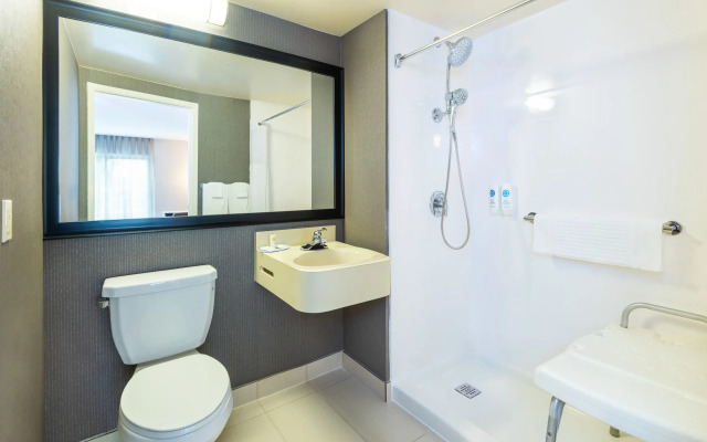 Comfort Inn Highway 401