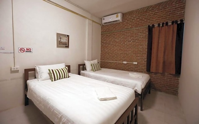 Banana hostel (Don Muang)