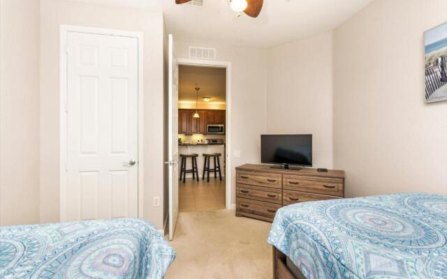 Spacious Vista Cay Condo, Near Universal!