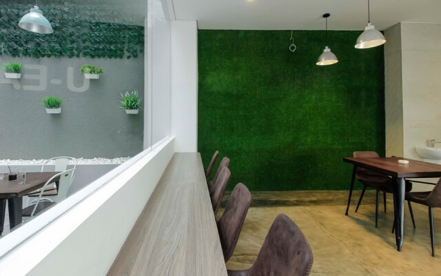 RedDoorz Plus near Tebet