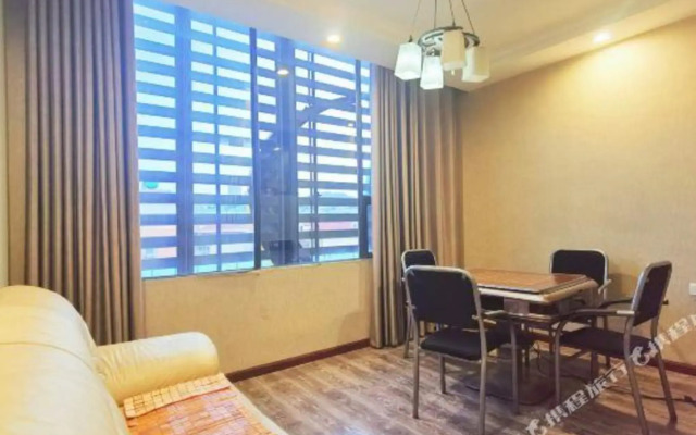 Tuwo Holiday Hotel (Guiyang Railway Station Shachong Road Subway Station)