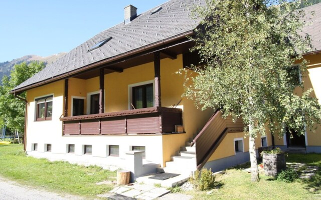 Spacious Cottage Near Ski Area In Pusterwald