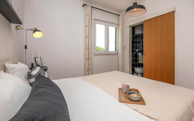 Awesome Apartment in Makarska With 3 Bedrooms and Wifi