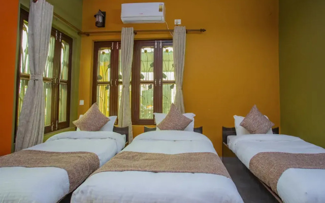 OYO 348 Hotel Park Treasure