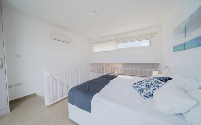 Modern Studio Apartment With Lovely sea View