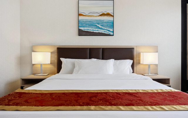 Ramada by Wyndham Flushing Queens