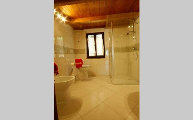 Villa con Piscina 10 Posti Letto, L'Oliveta Di Rivalto