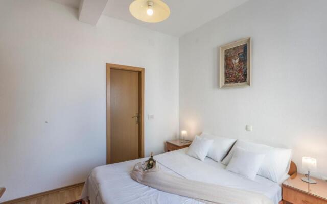 Apartments and rooms Vedra