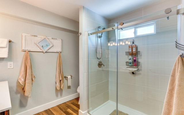 Quiet Redding Getaway ~ 7 Mi to Downtown!