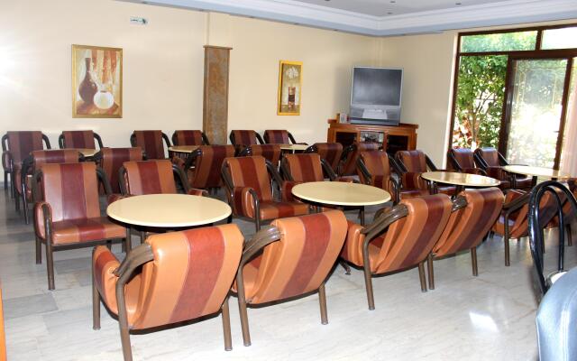 Lefkimi Hotel