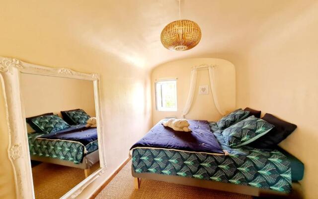 Maison Des Bourgades