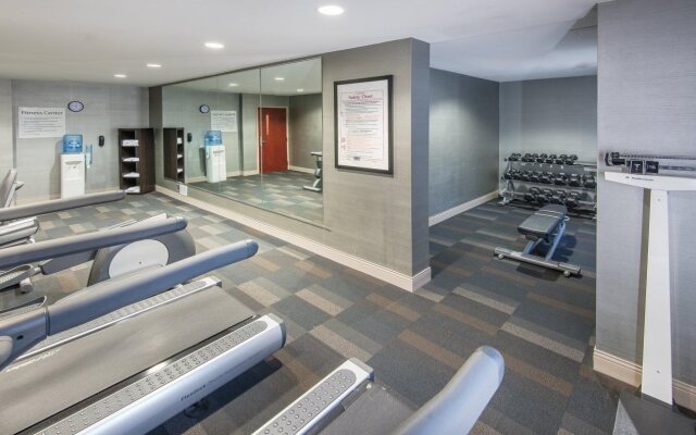 Holiday Inn Express & Suites Philadelphia - Mt. Laurel by IHG