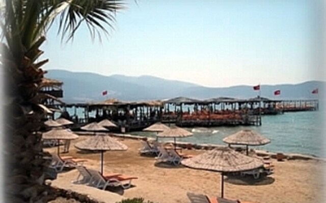 Aegean Cost Luxury 4-Bed Duplex or affordable