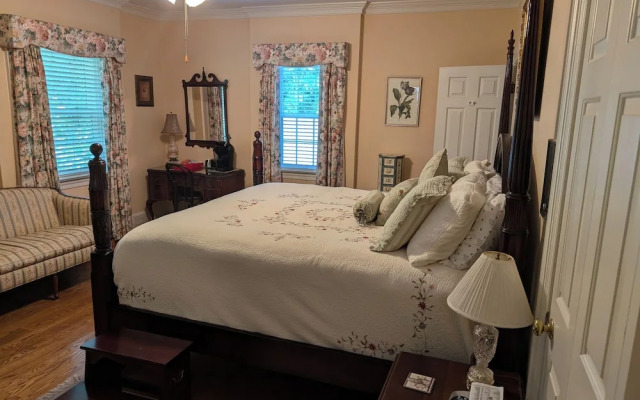 The Virginia Cliffe Inn