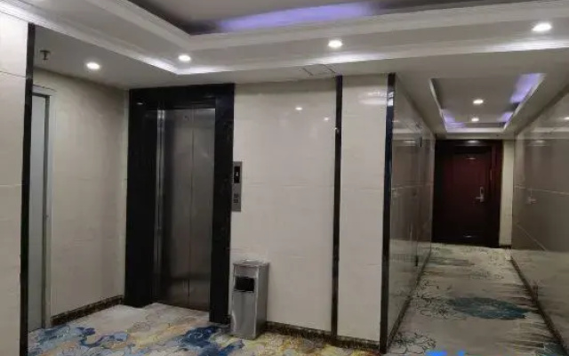 Yunhong Hotel (Guangzhou Railway Station Xicun Subway Station)