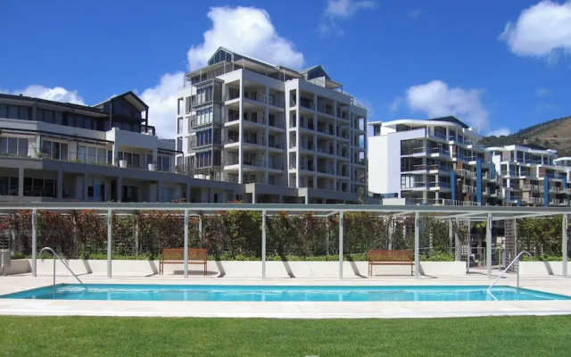 One Bedroom Apartment - Fully Equipped Waterfront Based, V&a Marina Residential