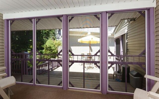 Bee 'n Bee Bed n' Breakfast